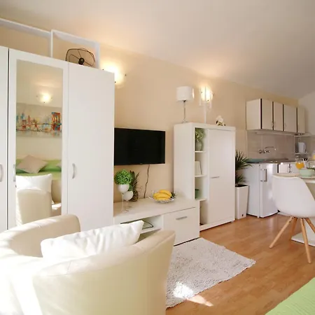 Apartment Sweet Dreams *